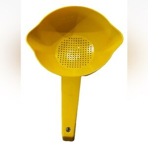 Vintage Tupperware #1200 Small Yellow 1 Quart Strainer Colander Handle USA made